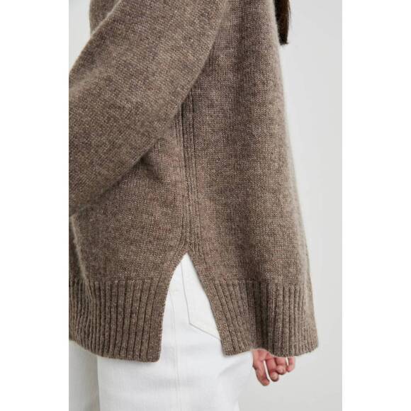 NEW RAILS women's gisella sweater in hazelnut - Picture 7 of 7